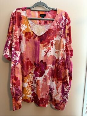 Susan Graver Pink Orange Floral V‑Neck Short Sleeve Top
